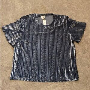 NWT Women’s World Market top